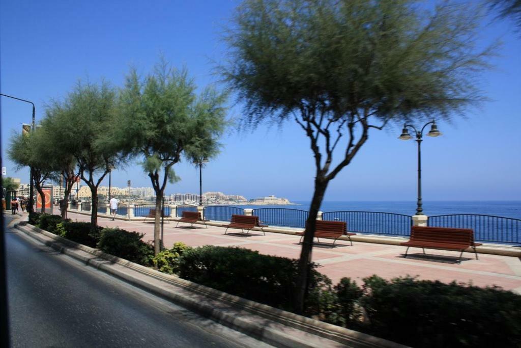 Modern Apartment Just Off The Promenade Sliema Exteriör bild