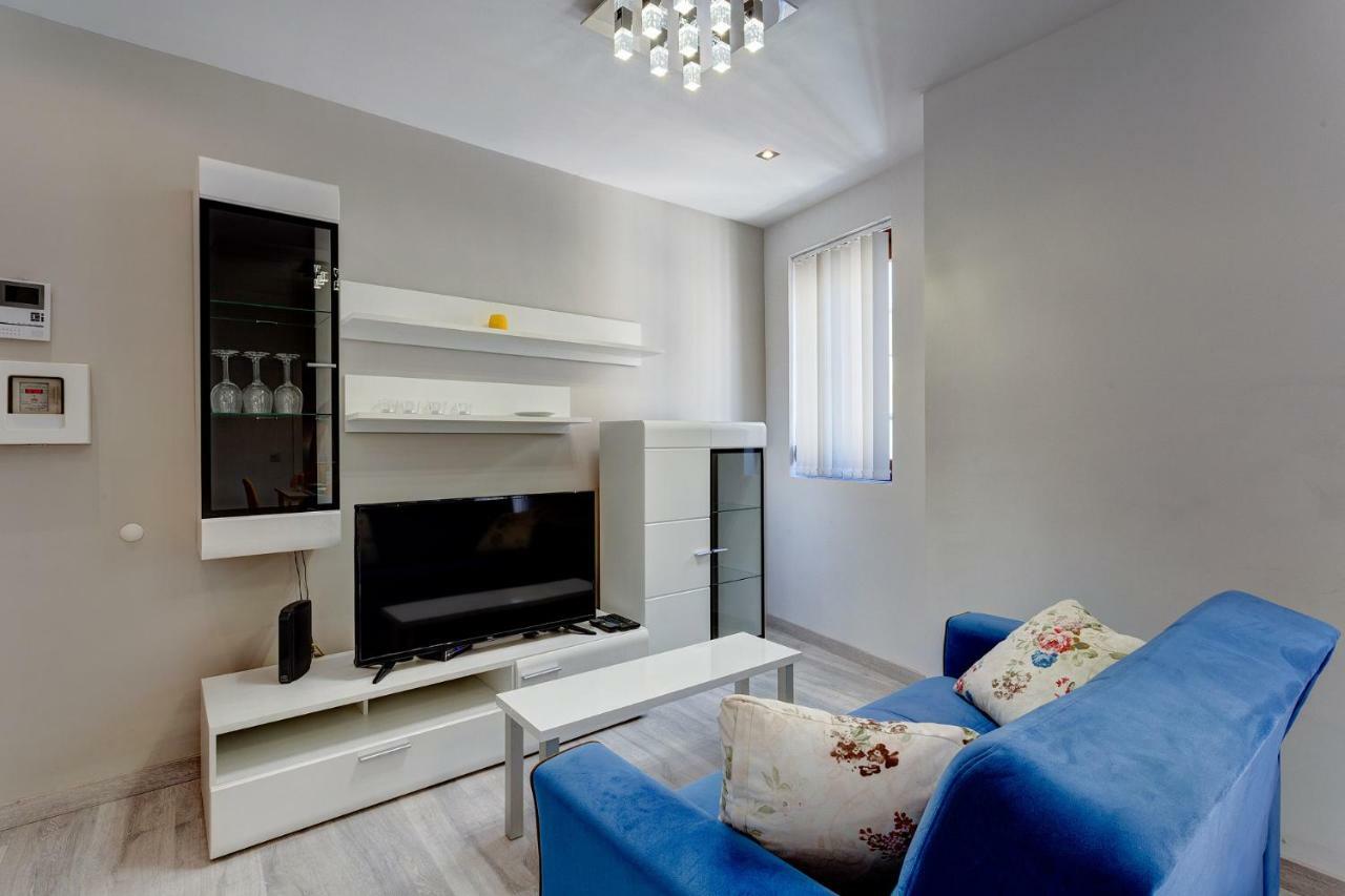 Modern Apartment Just Off The Promenade Sliema Exteriör bild