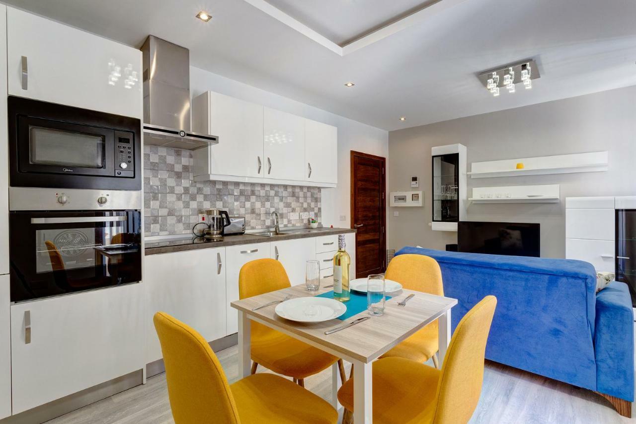 Modern Apartment Just Off The Promenade Sliema Exteriör bild