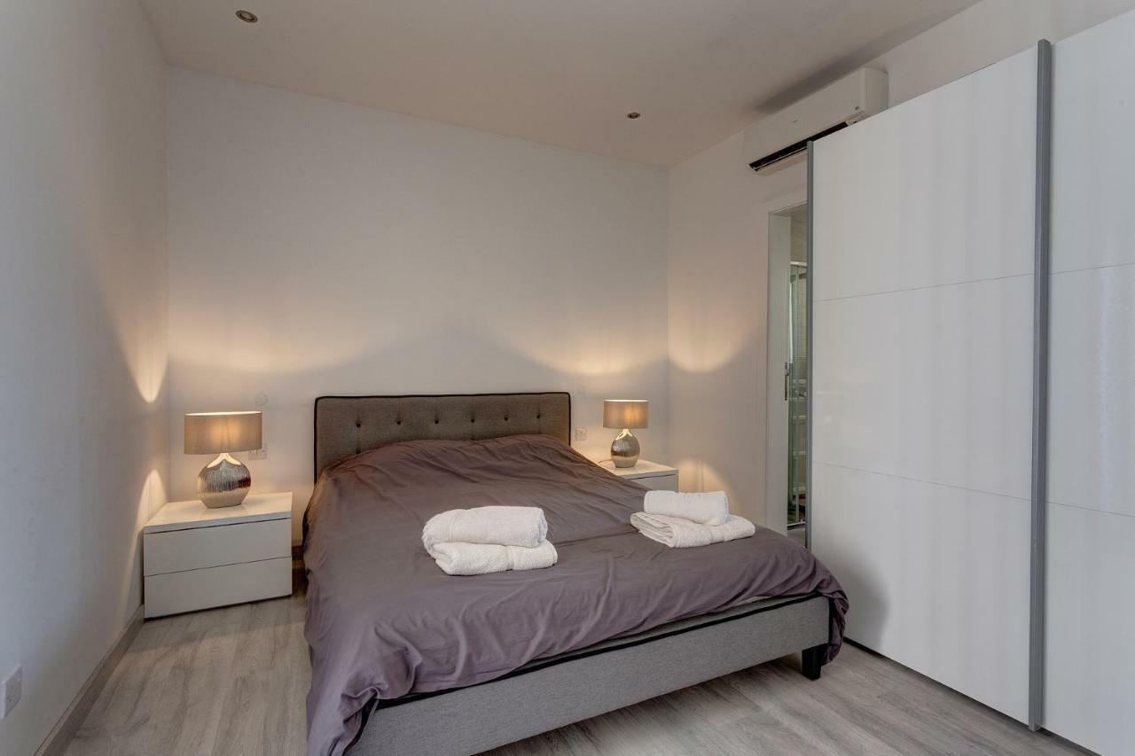 Modern Apartment Just Off The Promenade Sliema Exteriör bild