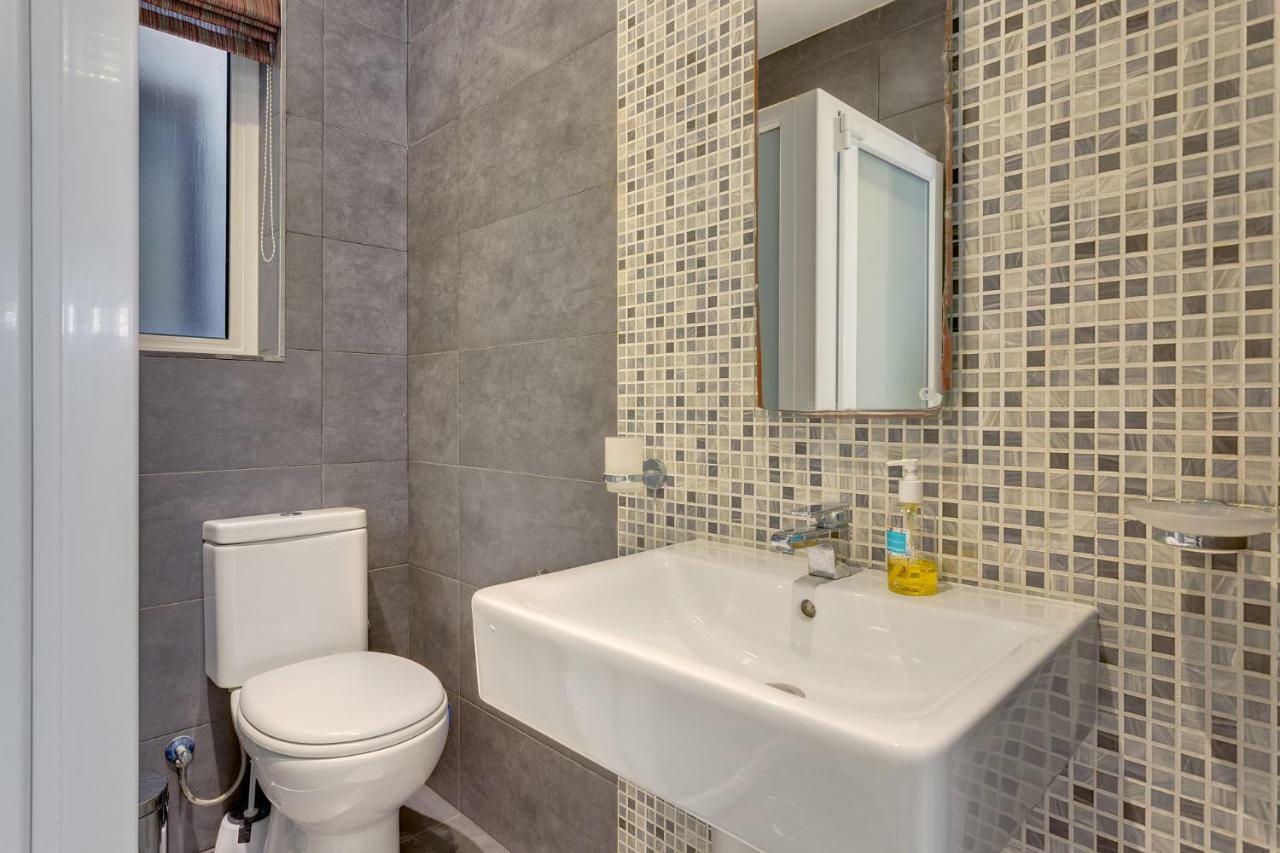 Modern Apartment Just Off The Promenade Sliema Exteriör bild